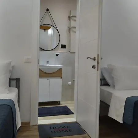My - Entire House In The Center Of Apartment *
